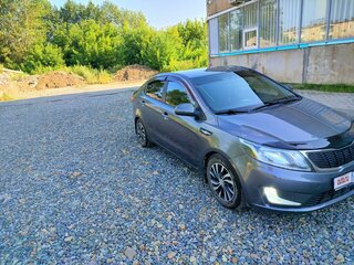2013 Kia Rio 5-speed III, серый, 850000 рублей, вид 3