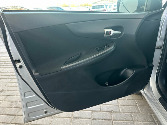 2011 Toyota Corolla X (E140, E150) Рестайлинг, серебристый, 990000 рублей - вид 14