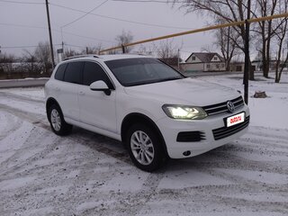 2013 Volkswagen Touareg II, белый, 3000000 рублей, вид 3