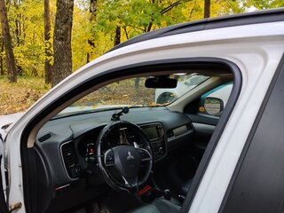 2013 Mitsubishi Outlander III, белый, 950000 рублей, вид 4