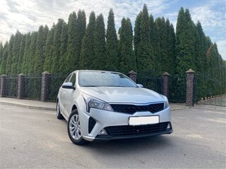 2022 Kia Rio IV Рестайлинг, серебристый, 1560000 рублей, вид 1