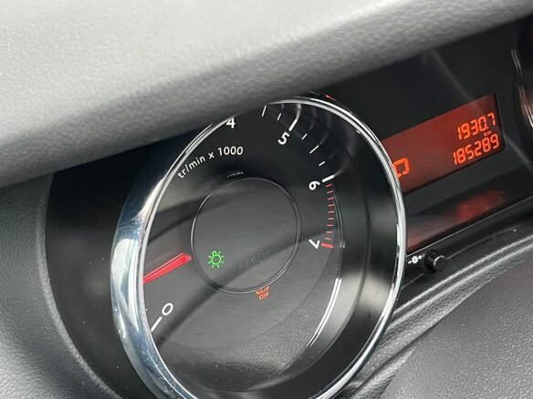 2011 Peugeot 3008 I, коричневый, 770000 рублей - вид 8