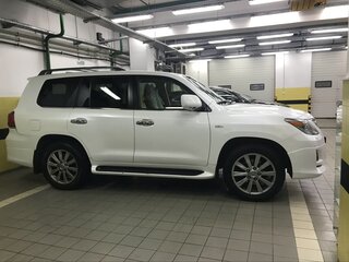2011 Lexus LX 570 III, белый, 4700000 рублей, вид 4