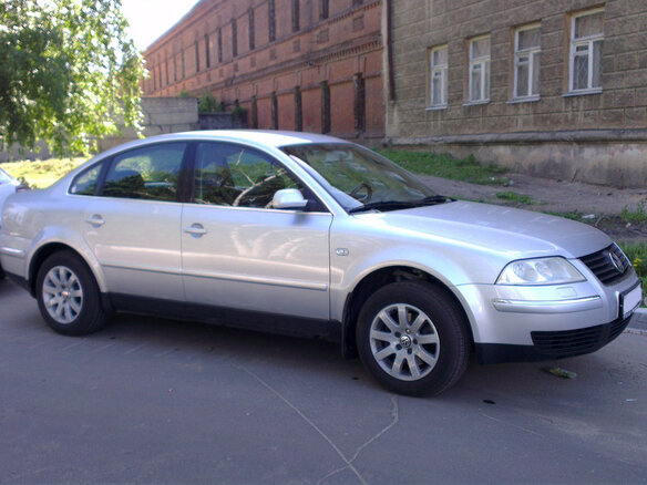 2001 Volkswagen Passat B5 Рестайлинг, серебристый - вид 1