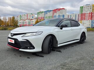 2021 Toyota Camry VIII (XV70) Рестайлинг, белый, 3399000 рублей, вид 1