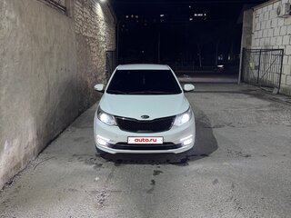 2017 Kia Rio III Рестайлинг, белый, 830000 рублей, вид 1