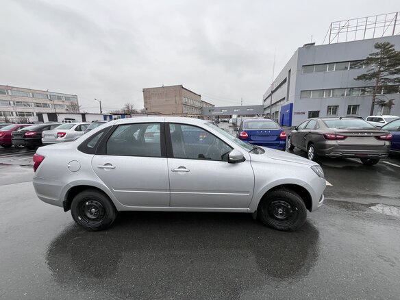 2026 Lada (ВАЗ) Granta I Рестайлинг, серебристый, 1121000 рублей - вид 13