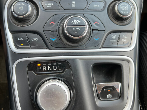 2014 Chrysler 200 II, серый, 1790000 рублей - вид 14