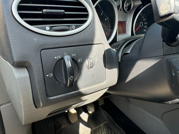 2011 Ford Focus II Рестайлинг, белый, 1000000 рублей - вид 13