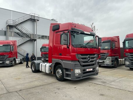 2018 Mercedes-Benz Actros, красный, 4350000 рублей, вид 1