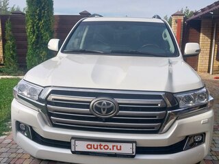 2015 Toyota Land Cruiser 200 Series Рестайлинг 2, белый, 5100000 рублей, вид 2