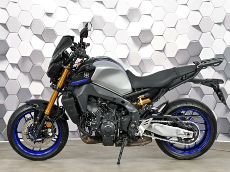 2023 Yamaha MT-09 (FZ-09), серебристый, 1127000 рублей, вид 4