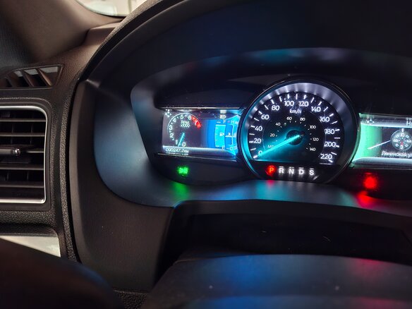 2016 Ford Explorer V Рестайлинг, белый, 3300000 рублей - вид 4