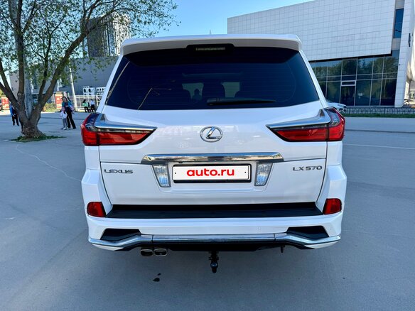 2016 Lexus LX 570 III Рестайлинг 2, белый, 7300000 рублей - вид 3