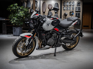 2026 Triumph Trident 800, серый, 1590000 рублей, вид 2