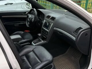 2010 Skoda Octavia RS II Рестайлинг, белый, 1150000 рублей, вид 5