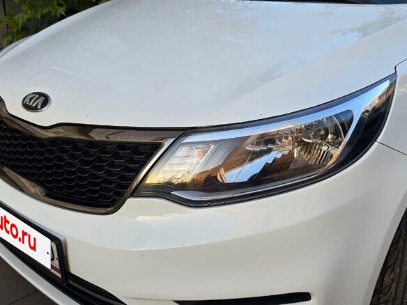 2015 Kia Rio III Рестайлинг, белый, 1100000 рублей - вид 8
