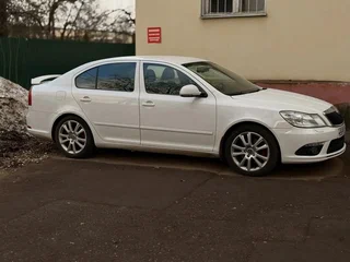 2010 Skoda Octavia RS II Рестайлинг, белый, 1150000 рублей, вид 2