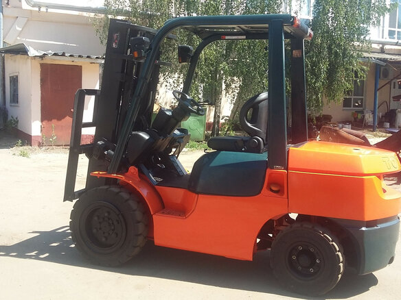 2005 Toyota Дизельные, оранжевый