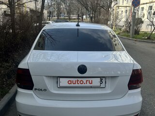 2017 Volkswagen Polo V Рестайлинг, белый, 800000 рублей, вид 4