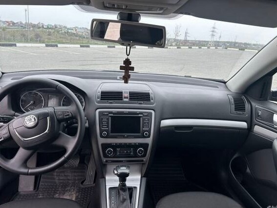 2012 Skoda Octavia II (A5) Рестайлинг, чёрный, 730000 рублей - вид 2