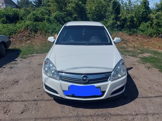 2013 Opel Astra H Рестайлинг, белый, 690000 рублей, вид 1