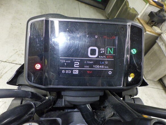 2023 Yamaha MT-09 (FZ-09), серебристый - вид 8