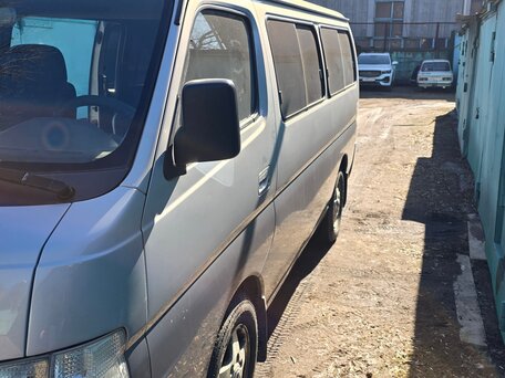 2001 Nissan Urvan, серый, 1500000 рублей, вид 1