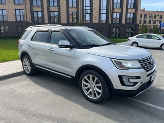 2016 Ford Explorer V Рестайлинг, серебристый, 1790000 рублей, вид 4