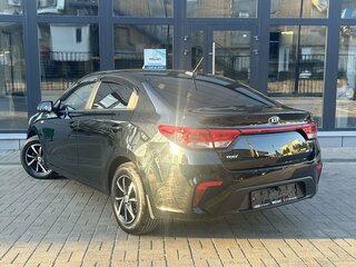 2018 Kia Rio IV, чёрный, 1110000 рублей, вид 4