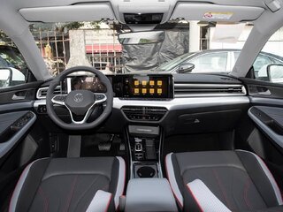 2025 Volkswagen Lamando L II Рестайлинг, белый, 2470000 рублей, вид 3