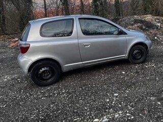 1999 Toyota Yaris I, белый, 170000 рублей, вид 4