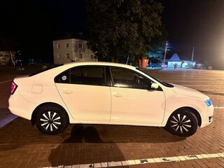 2018 Skoda Rapid I Рестайлинг, белый, 1300000 рублей, вид 3