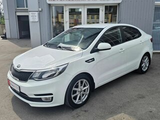 2017 Kia Rio III Рестайлинг, белый, 1037000 рублей, вид 3