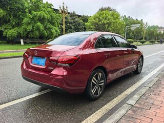 2023 Mercedes-Benz A-Класс 180 IV (W177) Рестайлинг, красный, 1630000 рублей, вид 3