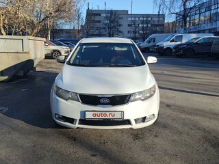 2010 Kia Cerato 6-speed II, белый, 825000 рублей, вид 2
