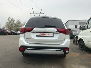 2019 Mitsubishi Outlander III Рестайлинг 3, белый, 1584000 рублей, вид 3