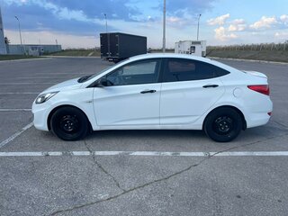 2012 Hyundai Solaris I, белый, 700000 рублей, вид 4