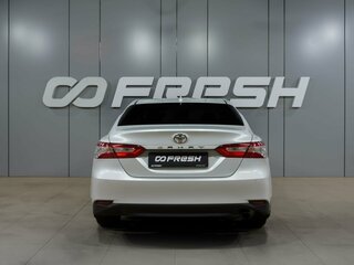 2020 Toyota Camry VIII (XV70), белый, 2619000 рублей, вид 4