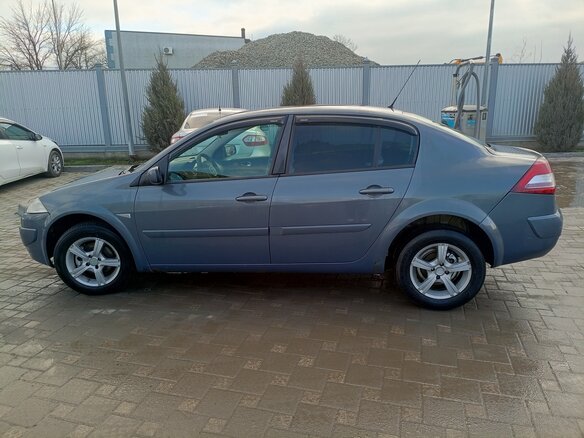 2007 Renault Megane II Рестайлинг, серый, 400000 рублей - вид 2