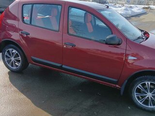 2010 Renault Sandero I, красный, 650000 рублей, вид 4