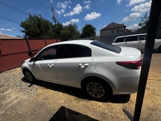 2020 Kia Rio IV, белый, 1299999 рублей, вид 4