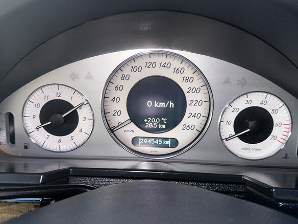 2004 Mercedes-Benz E-Класс 200 III (W211, S211), серебристый, 1300000 рублей - вид 11