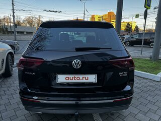 2017 Volkswagen Tiguan II, чёрный, 3050000 рублей, вид 5