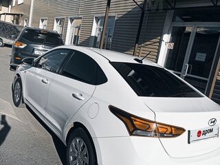 2018 Hyundai Solaris II, белый, 1000000 рублей, вид 2