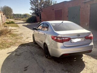 2014 Kia Rio III, серебристый, 700000 рублей, вид 3