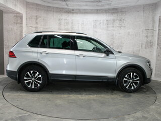 2020 Volkswagen Tiguan II, серебристый, 1812000 рублей, вид 4