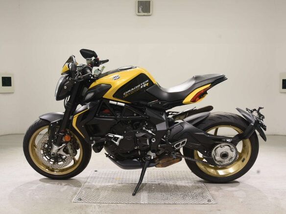 2018 MV Agusta Brutale 800, чёрный, 800000 рублей - вид 2