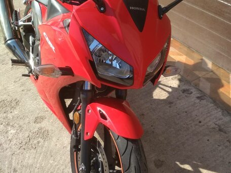 2015 Honda CBR 300R, красный, 433015 рублей, вид 1