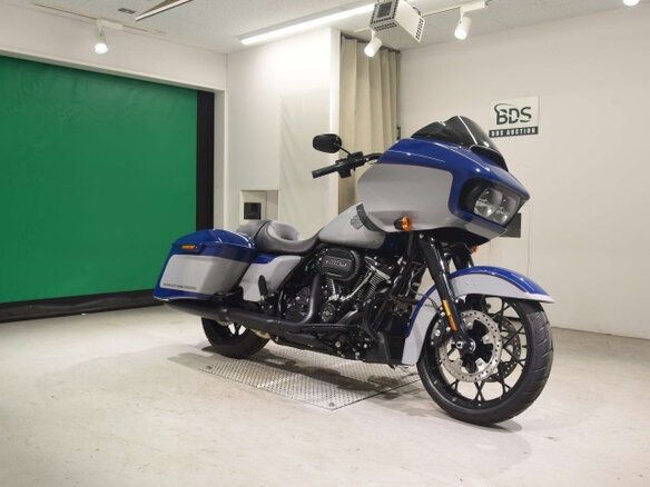 2023 Harley-Davidson Road Glide, серебристый, 2900000 рублей - вид 2